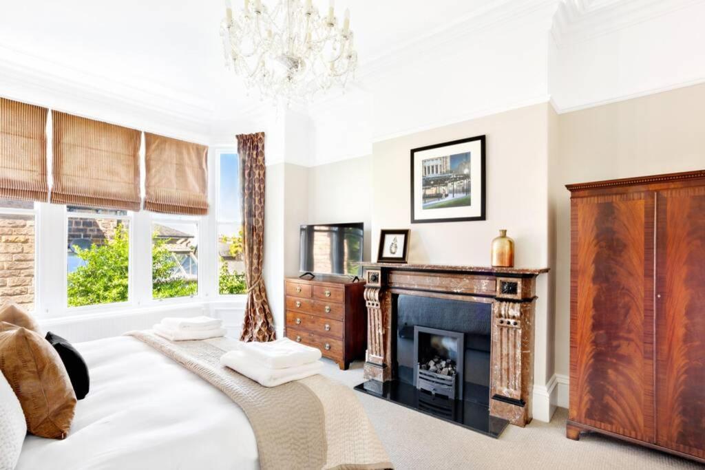Central Harrogate Townhouse Apartment With Parking Exteriér fotografie