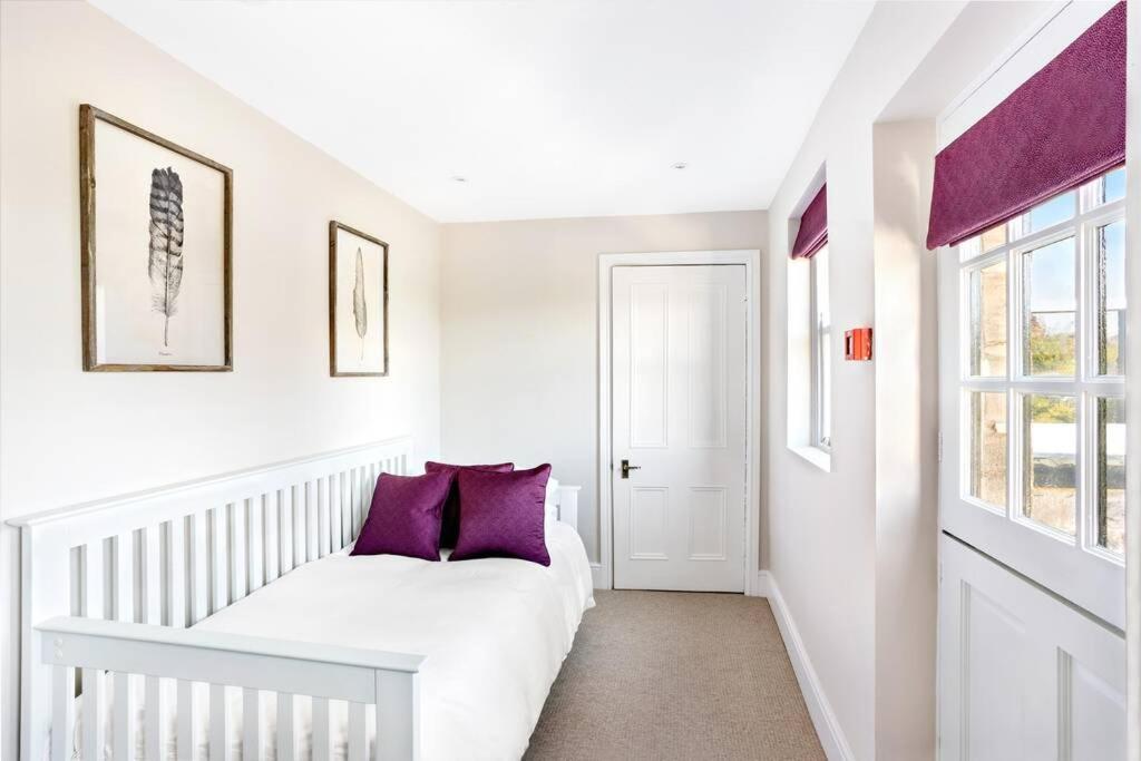 Central Harrogate Townhouse Apartment With Parking Exteriér fotografie